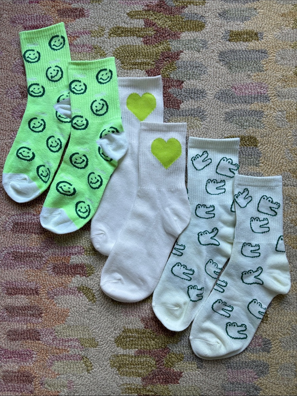 Trio of adorable kid socks alligators, hearts, smiley faces shades of green NWOT